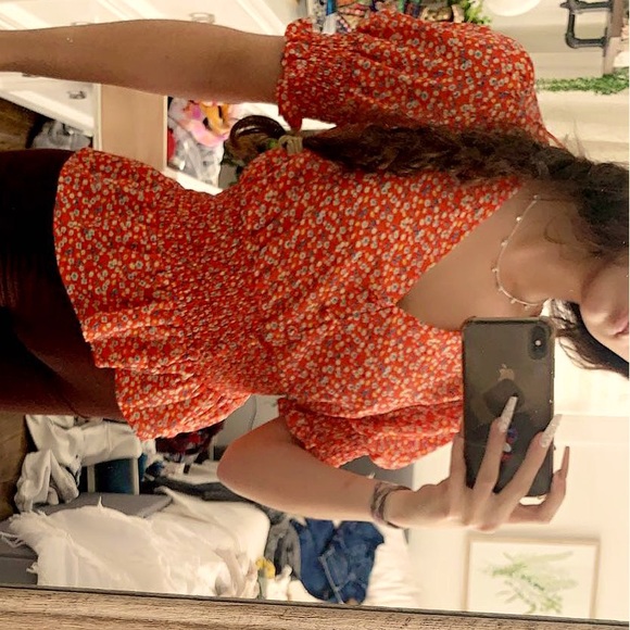 Red floral top - Picture 2 of 6